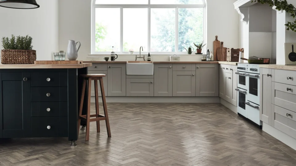 Karndean   LVT   Storm Oak Kitchen